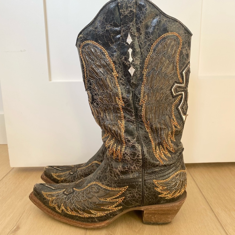 Black and brown cowgirl boots